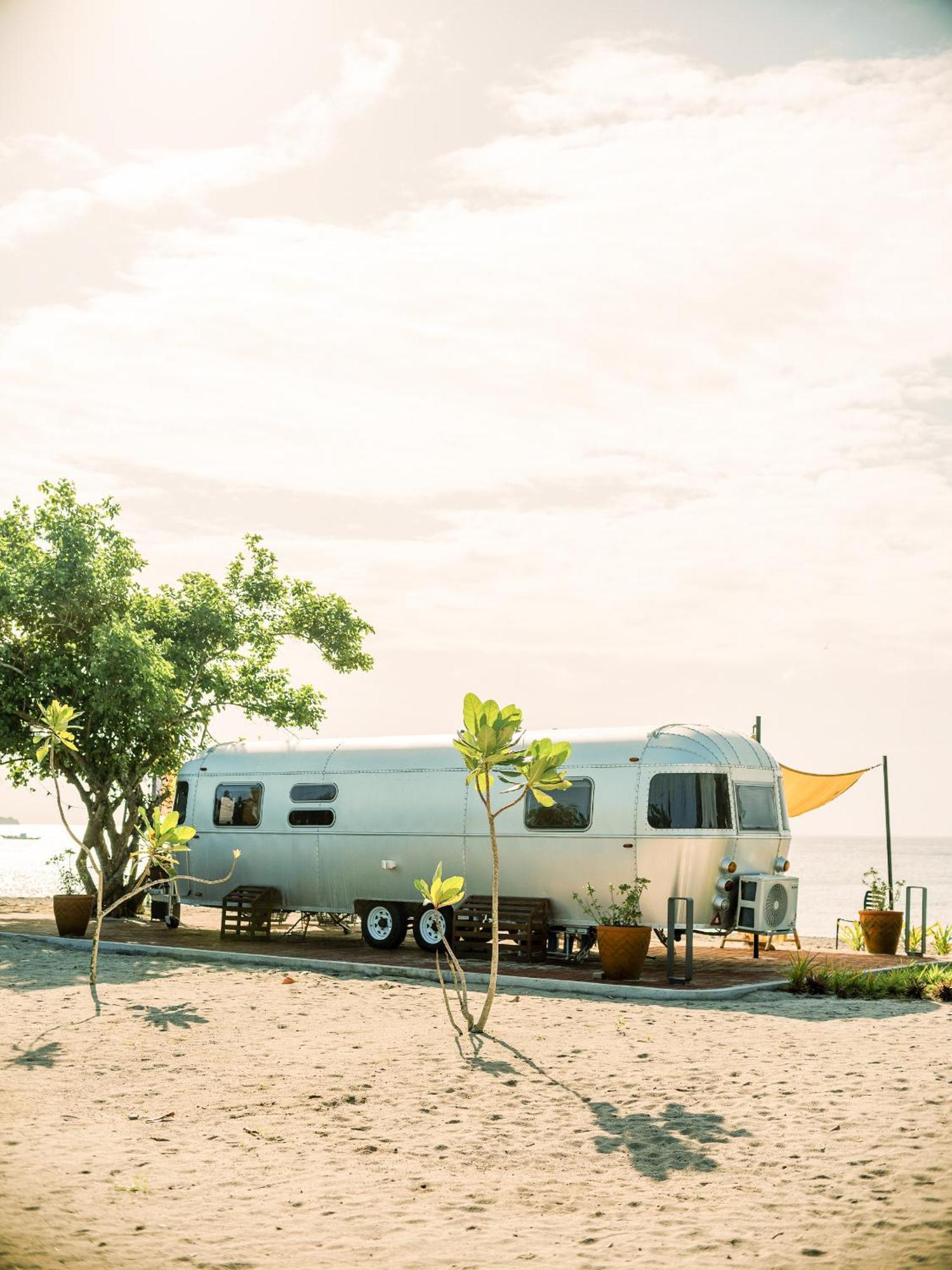 Camperisti Club Laiya Hotel San Juan  Ngoại thất bức ảnh