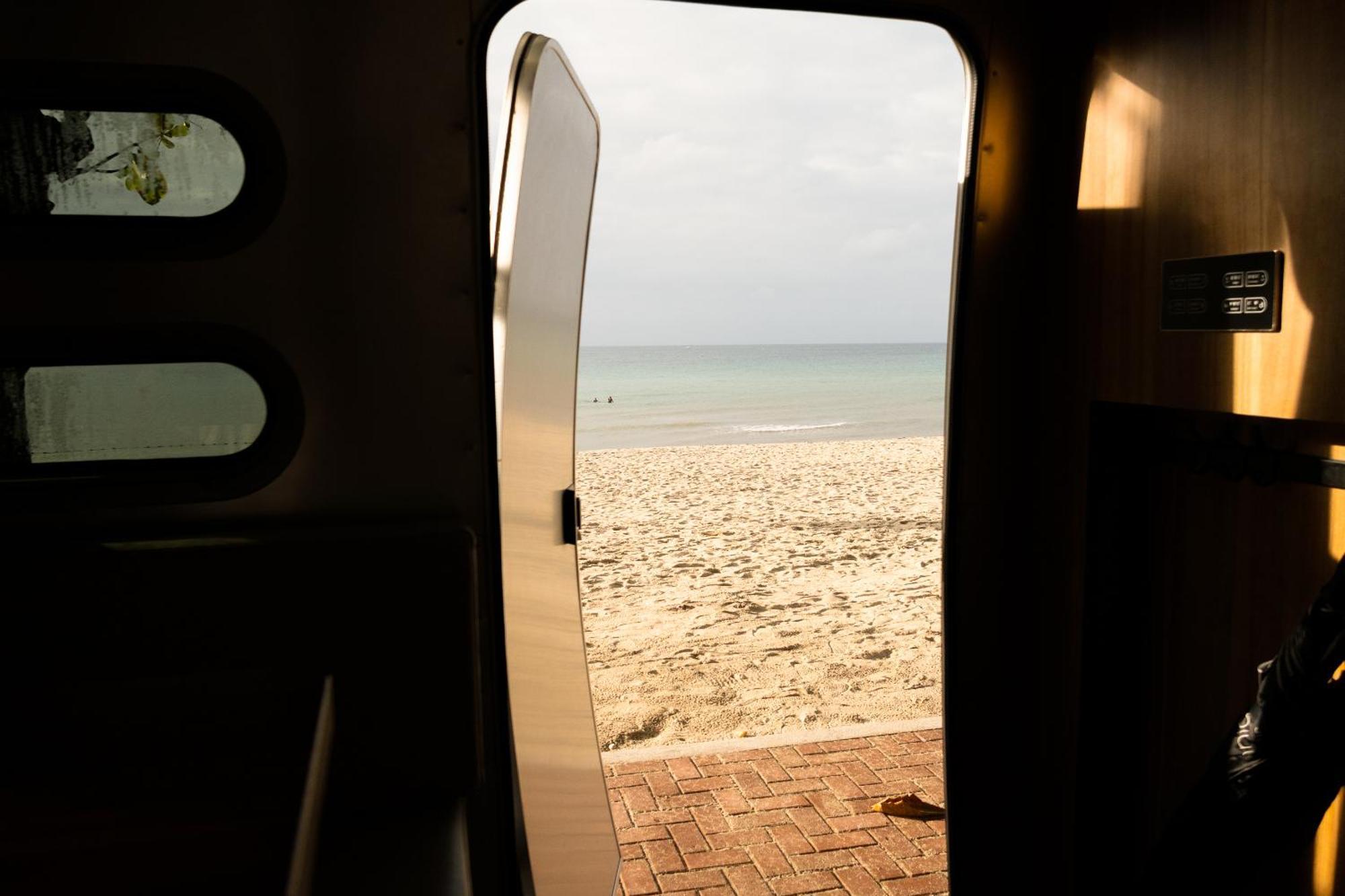 Camperisti Club Laiya Hotel San Juan  Ngoại thất bức ảnh